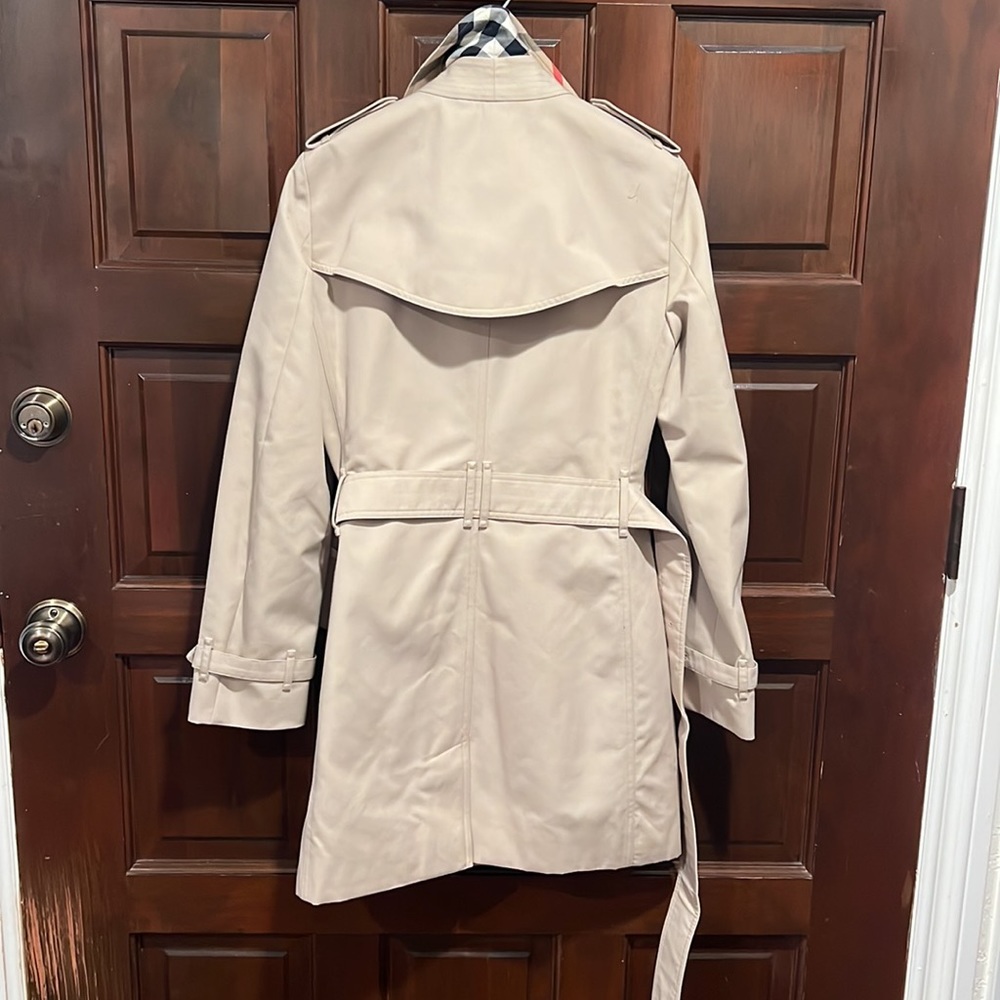SOLD!! Authentic Burberry harbourne trench coat size 4 - Picture 13 of 14